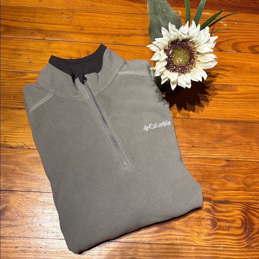 🛍️ Columbia Tan and Brown Lightweight Fleece Sweater